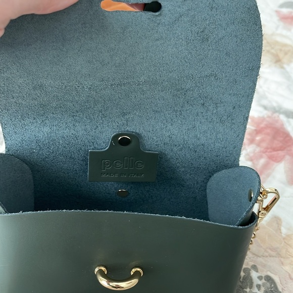 Pelle Leather purse with detachable gold chain strap - Picture 4 of 7